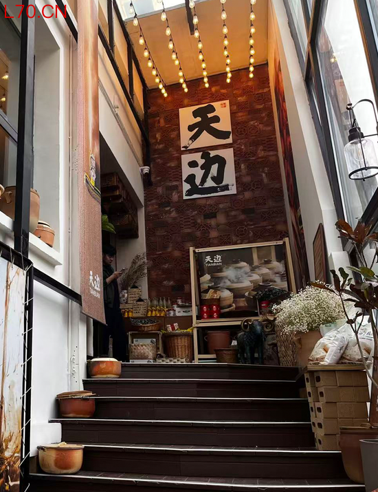 西贝关店30%后，天边砂锅焖面能帮贾国龙翻身吗？