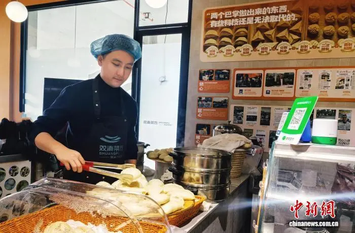 中国美院硕士菜场“卖包子”：人生不设限 烟火亦出彩